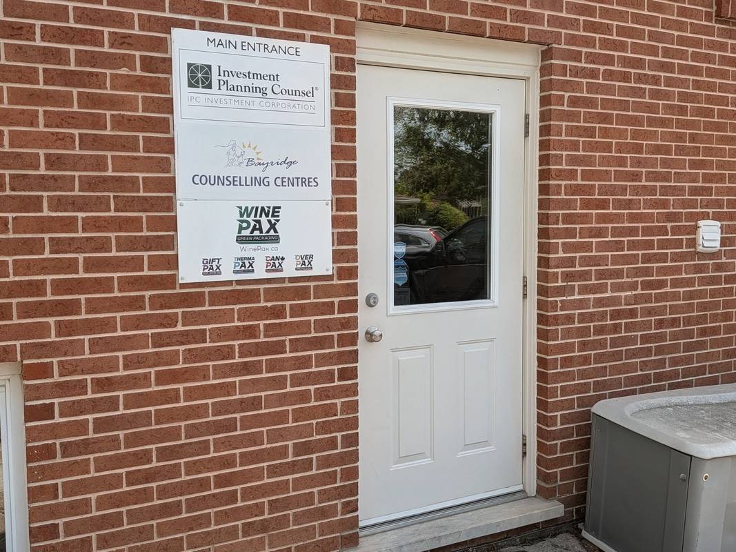 The main entrance to the St. Catharines office, marked with a Bayridge Counselling Centres sign